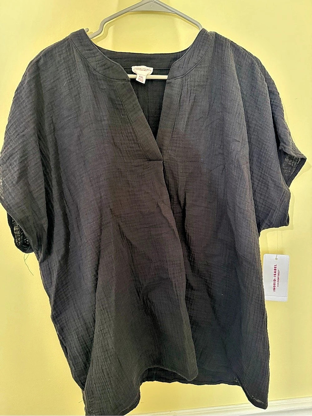 Ingrid and Isabel Black Short Sleeve Tunic Like New